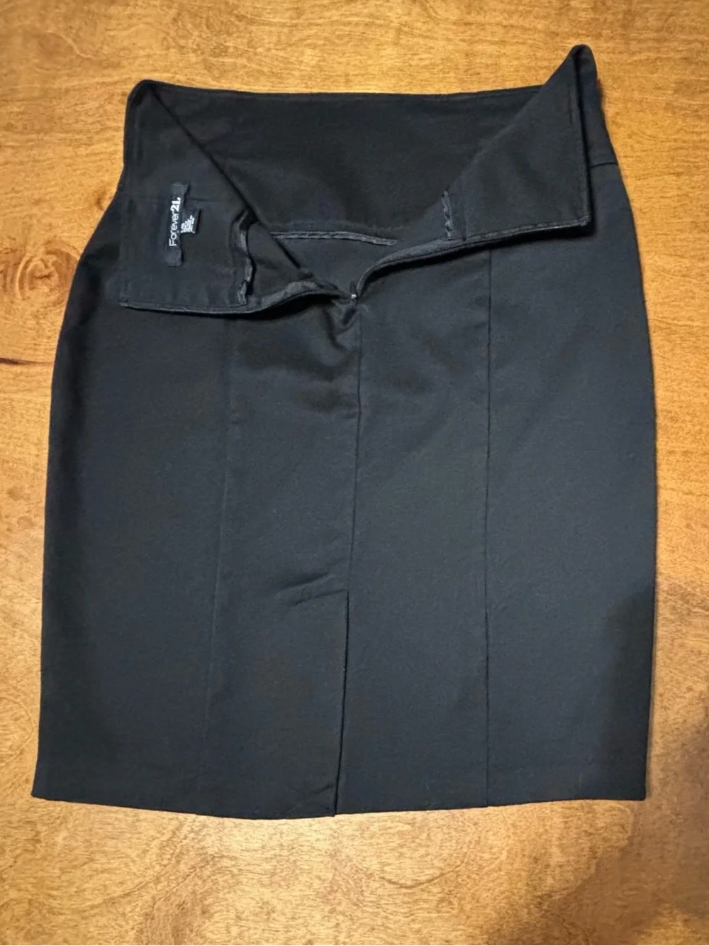 Women's FOREVER 21 black straight pencil skirt with zip-back NWOT